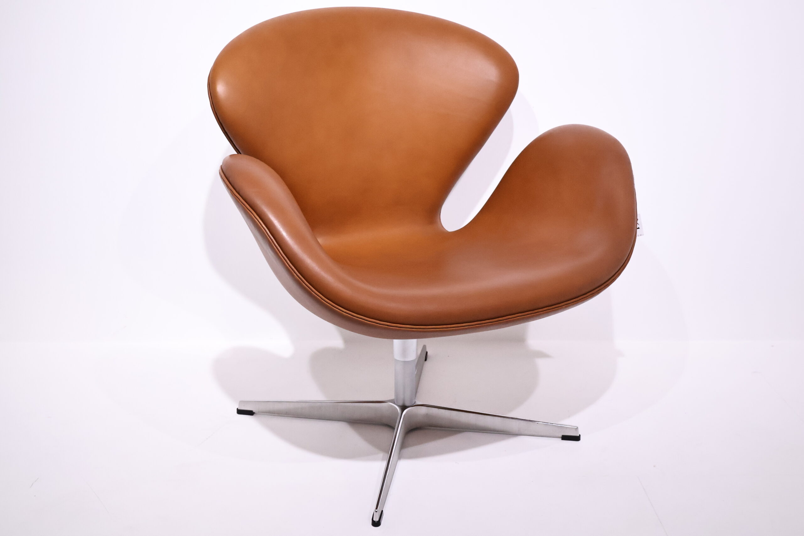 IMG_3516 (261A) Fritz Hansen Svanestol skinn - Bilde 1