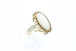 Ring i gult gull med opal