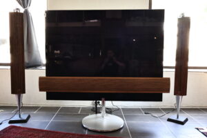 (268) B&O Tv, Eclipse 65, 4K OLED tv + Beo høyttaler 2stk + subwoofer