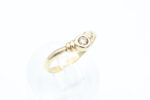Ring i gult gull med diamant