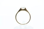 Ring i gult gull med perle - Bilde 3