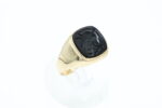 Ring i gult gull med onyx