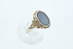 Ring i gult gull med onyx