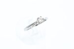 Ring i hvitt gull med diamant