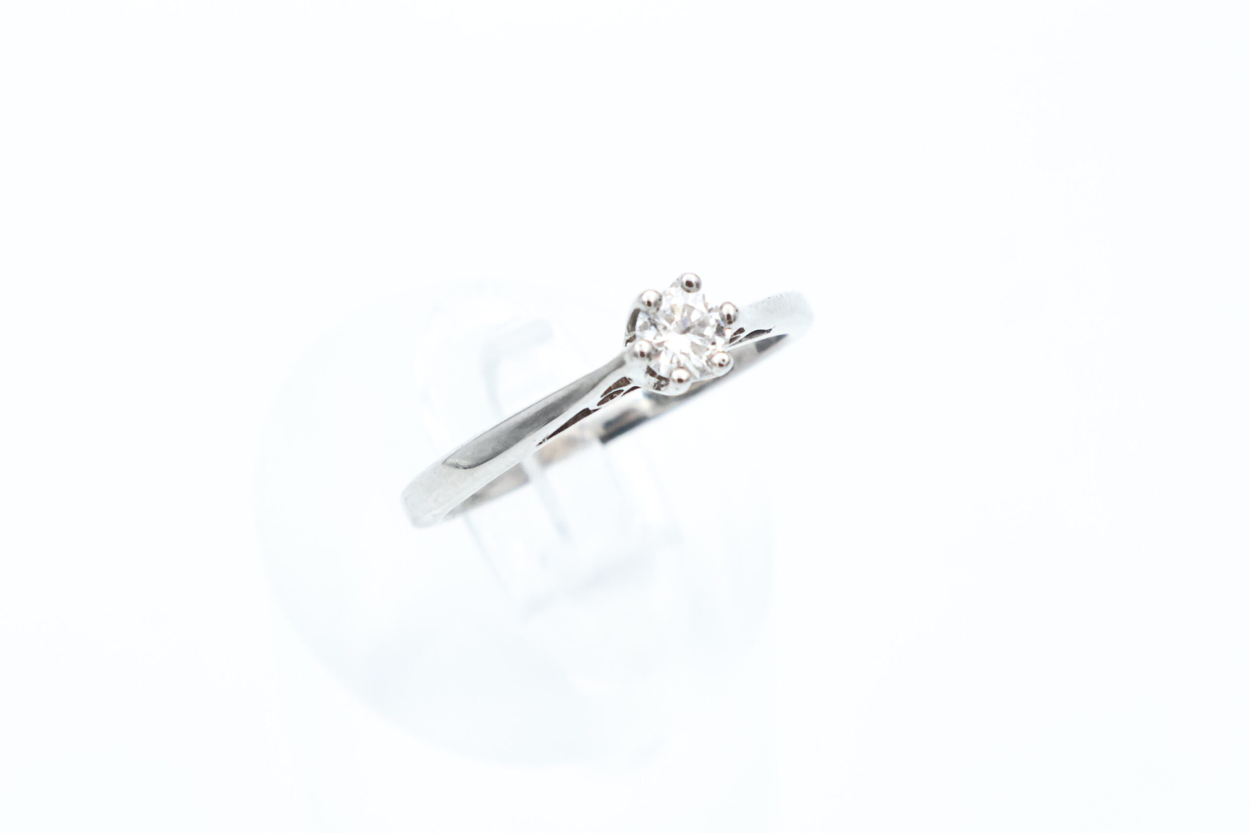 IMG_4452 Ring i hvitt gull med diamant - Bilde 1