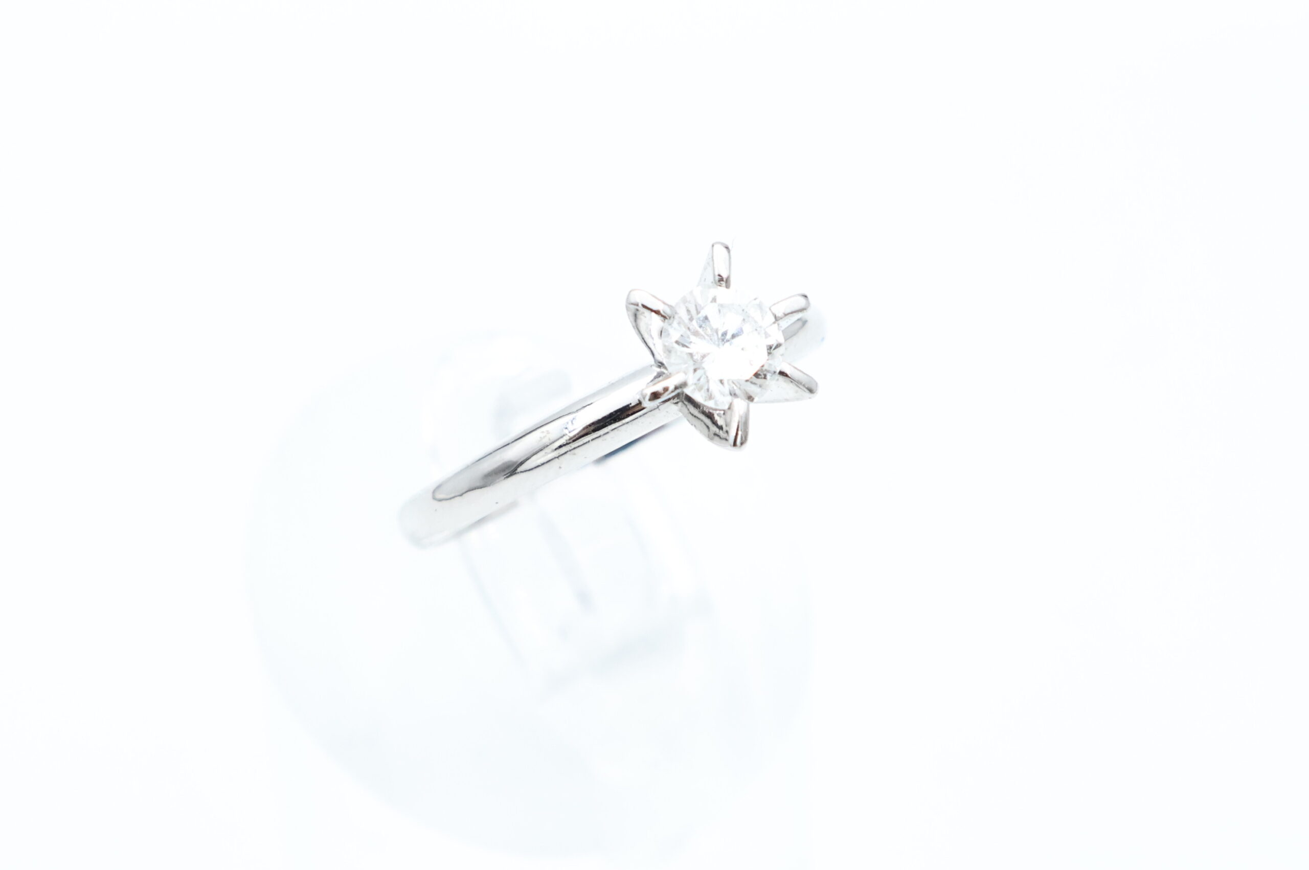 IMG_4461 Ring i hvitt gull med diamant - Bilde 1