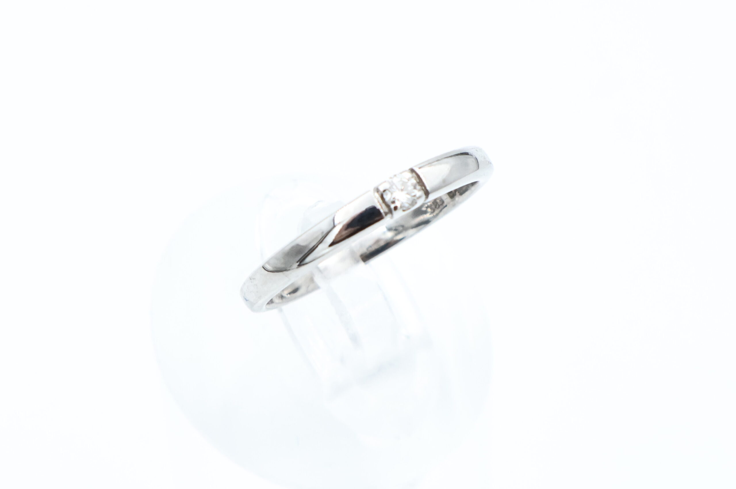 IMG_4467 Ring i hvitt gull med diamant - Bilde 1